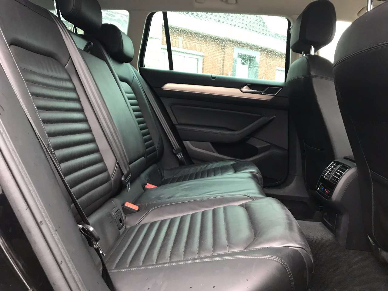 Leconte Motors -  Volkswagen Passat Variant