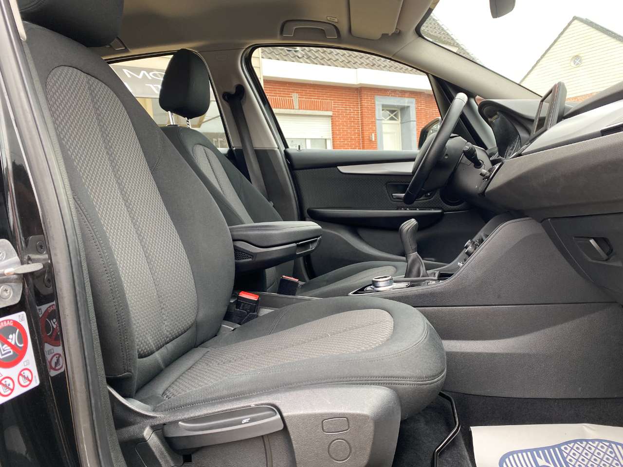 Leconte Motors -  BMW 214