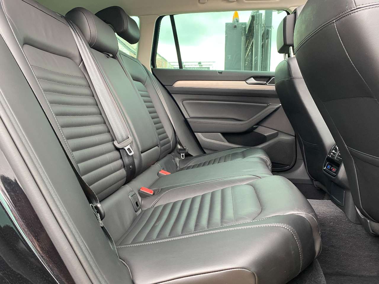 Leconte Motors -  Volkswagen Passat Variant