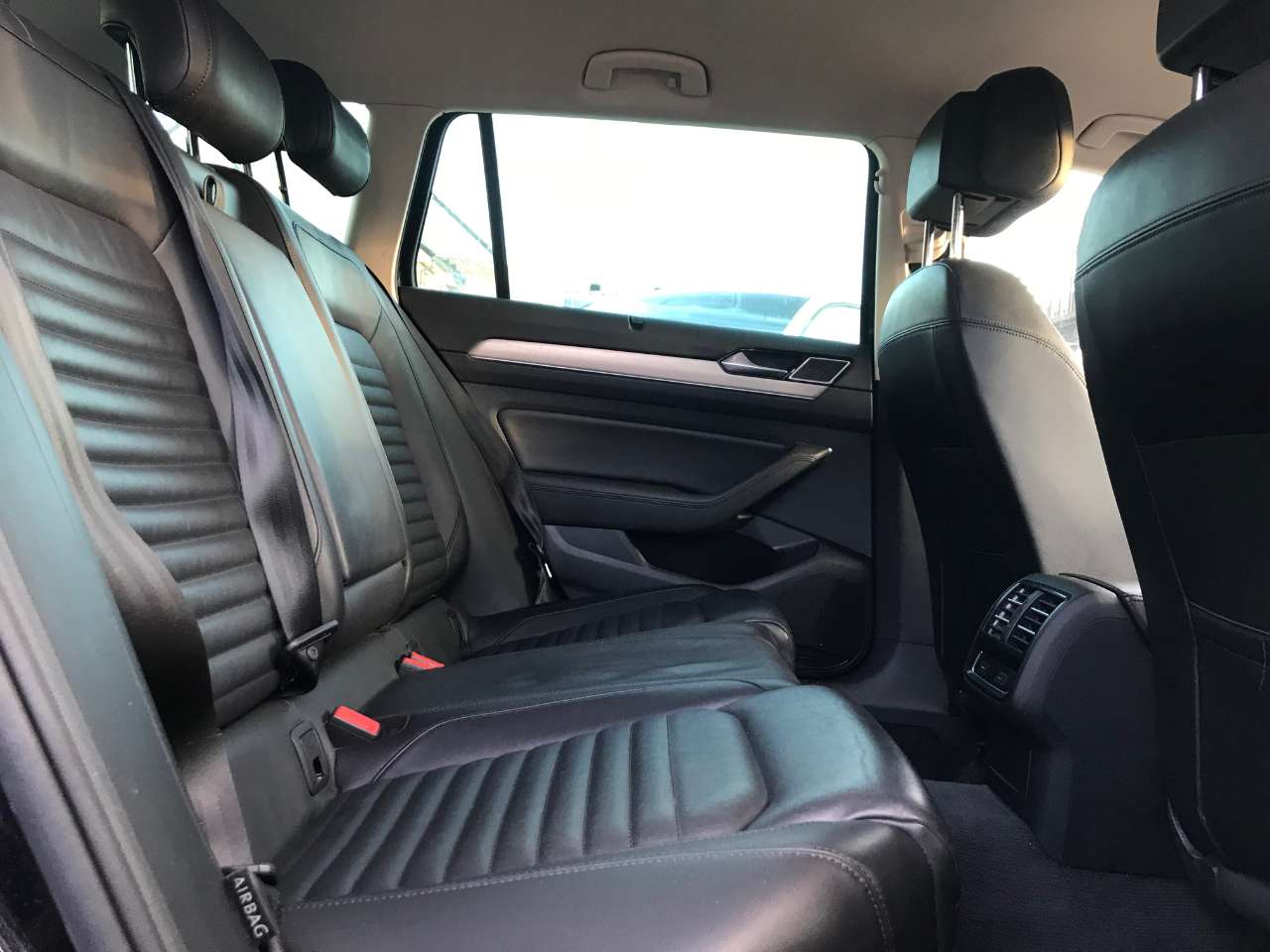 Leconte Motors -  Volkswagen Passat Variant