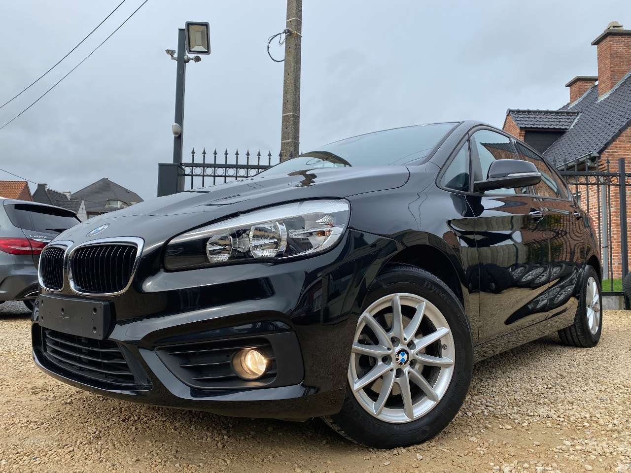 Leconte Motors -  BMW 216
