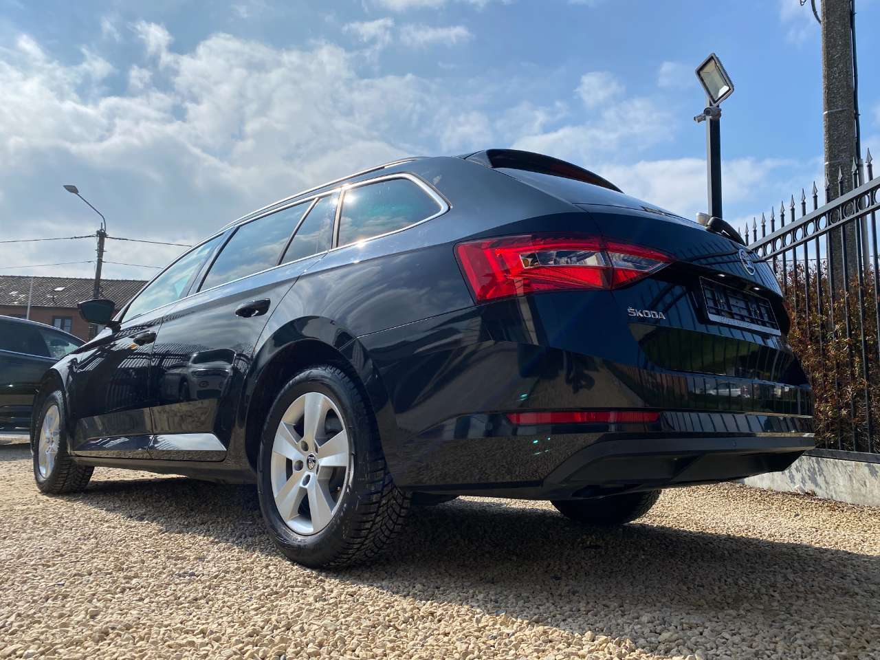 Leconte Motors -  Skoda Superb