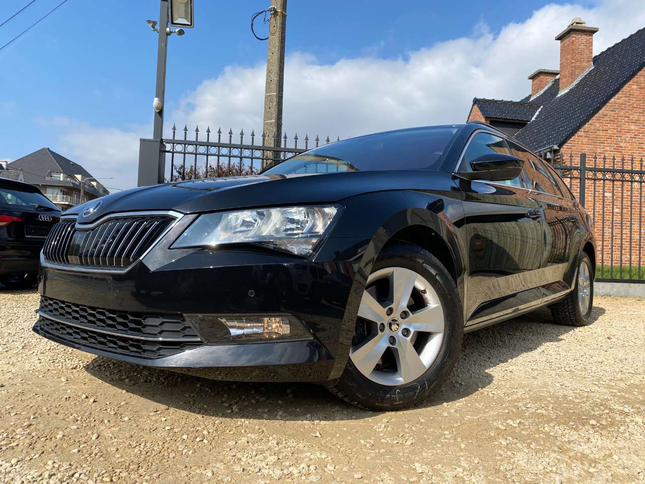 Leconte Motors -  Skoda Superb