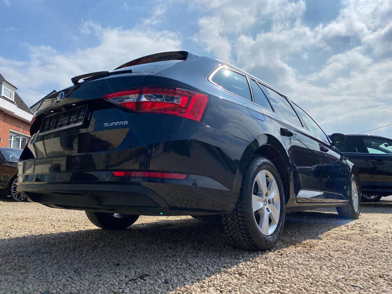 Leconte Motors -  Skoda Superb