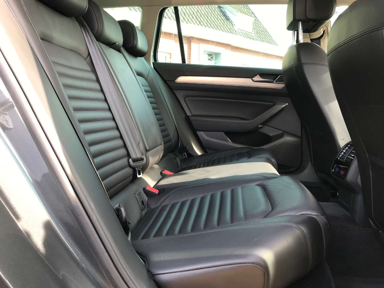 Leconte Motors -  Volkswagen Passat Variant