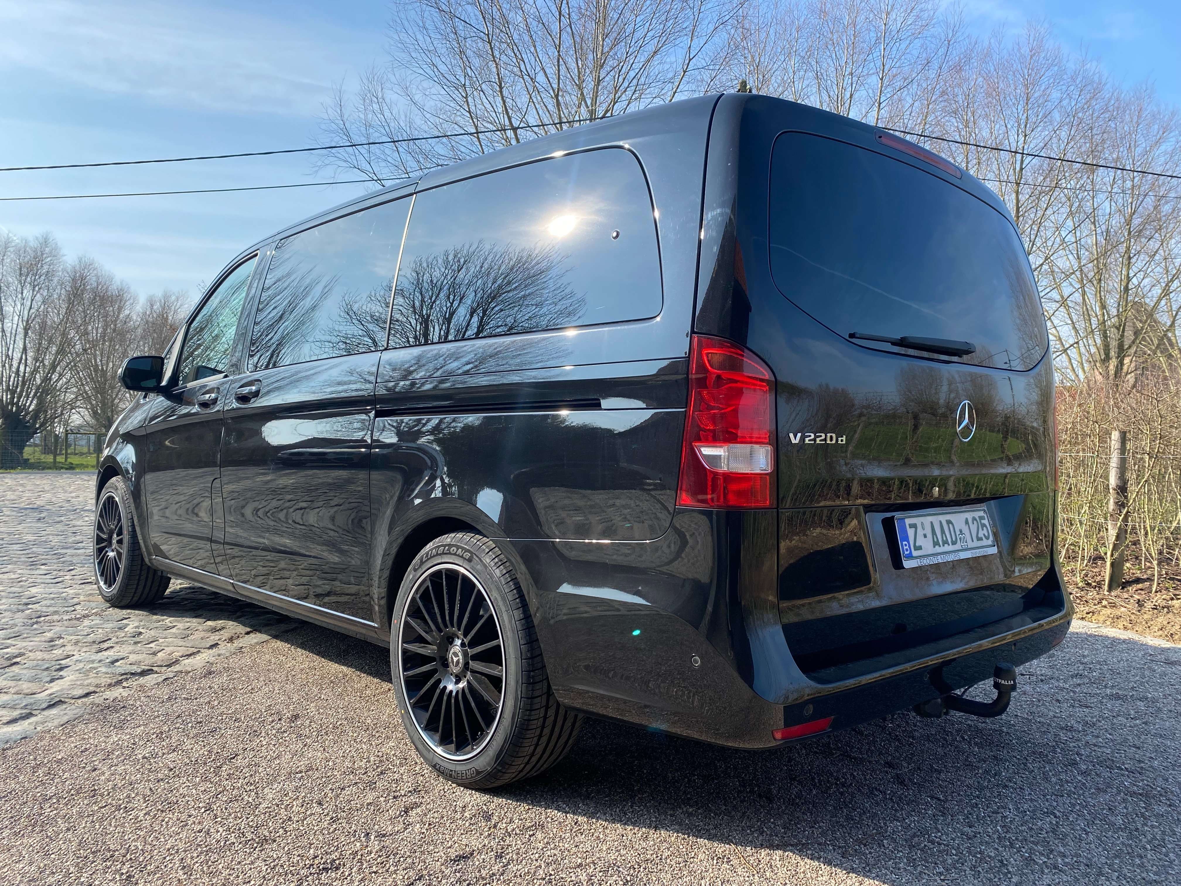 Leconte Motors -  Mercedes-Benz V 220