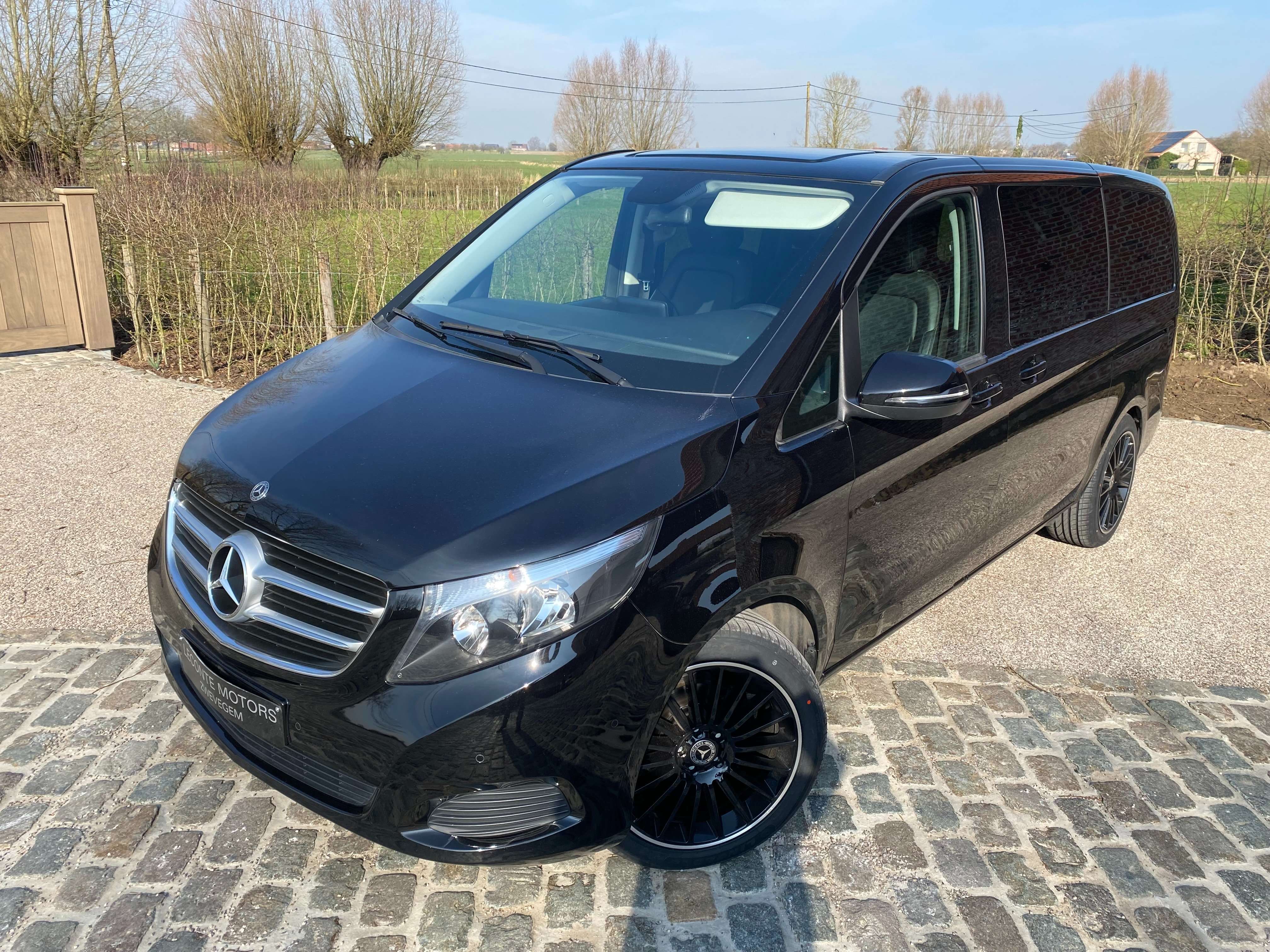 Leconte Motors -  Mercedes-Benz V 220
