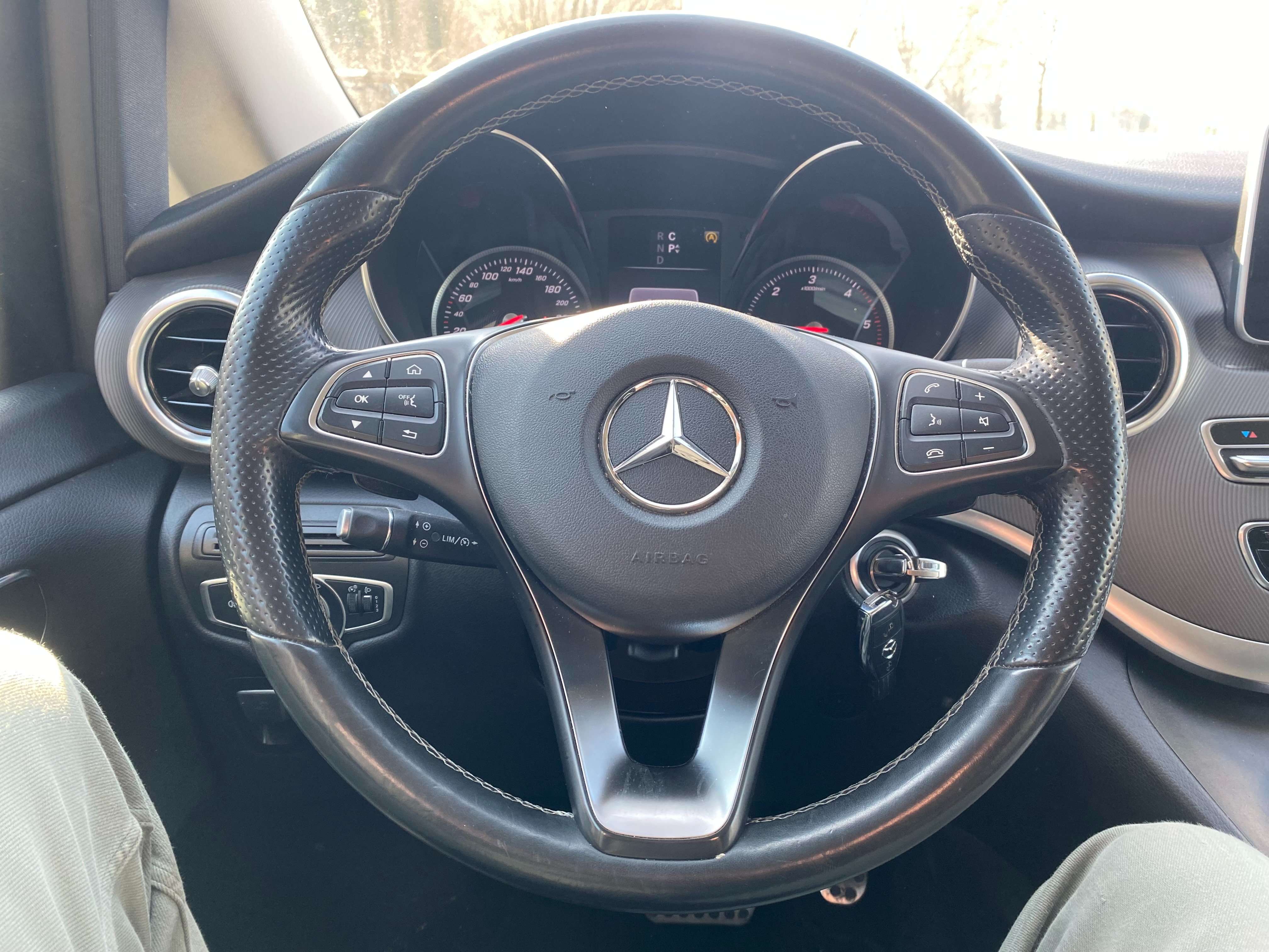Leconte Motors -  Mercedes-Benz V 220