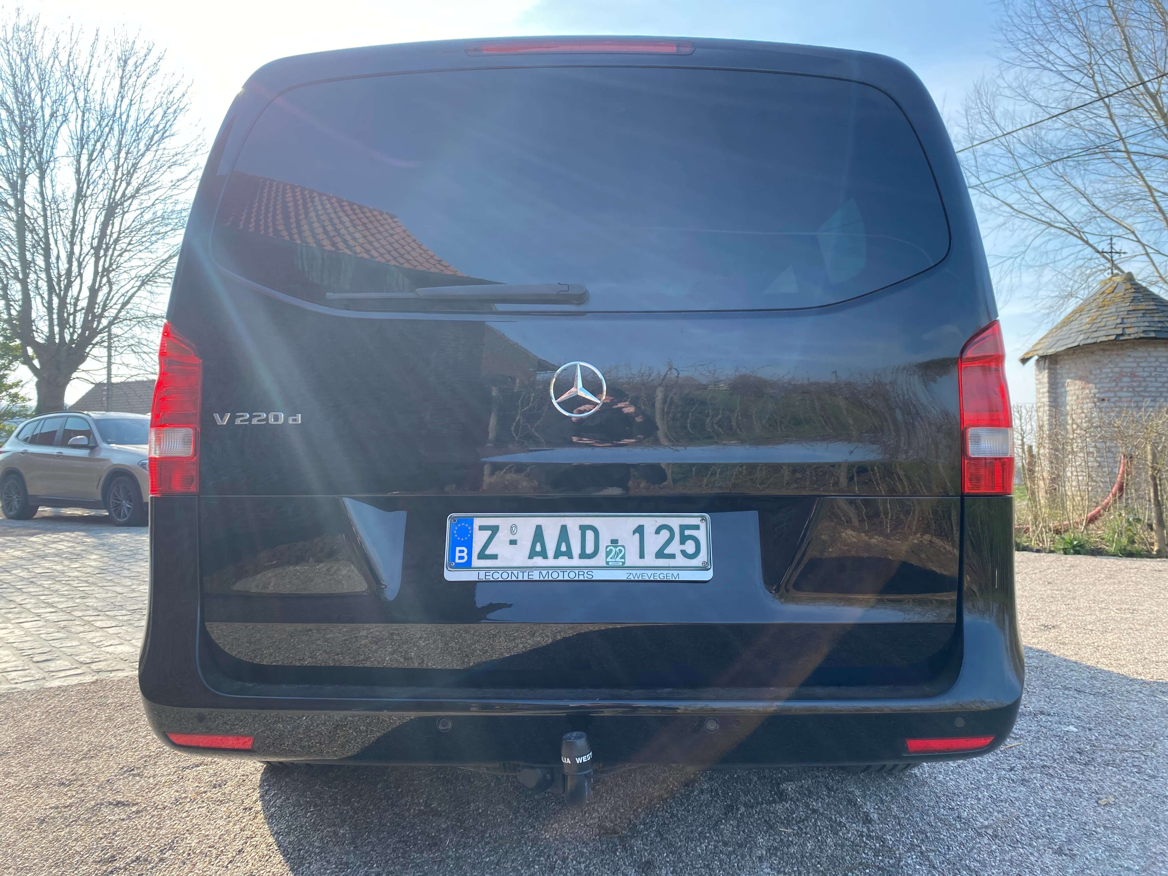 Leconte Motors -  Mercedes-Benz V 220