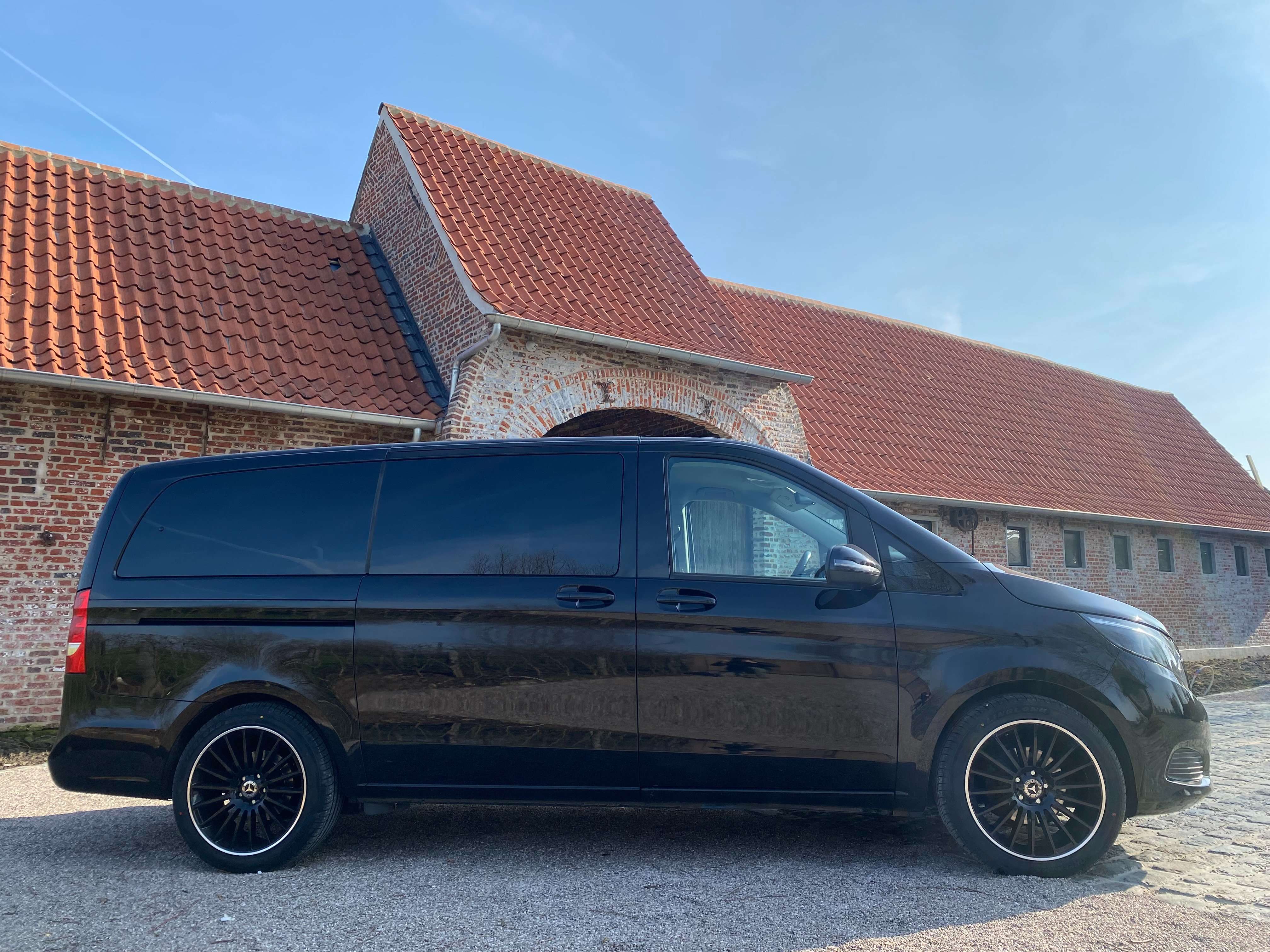 Leconte Motors -  Mercedes-Benz V 220