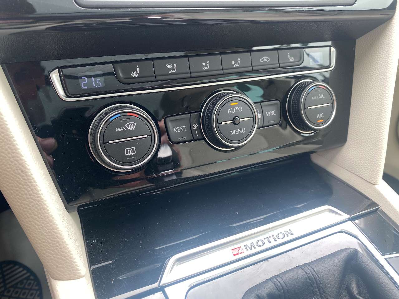 Leconte Motors -  Volkswagen Passat Variant
