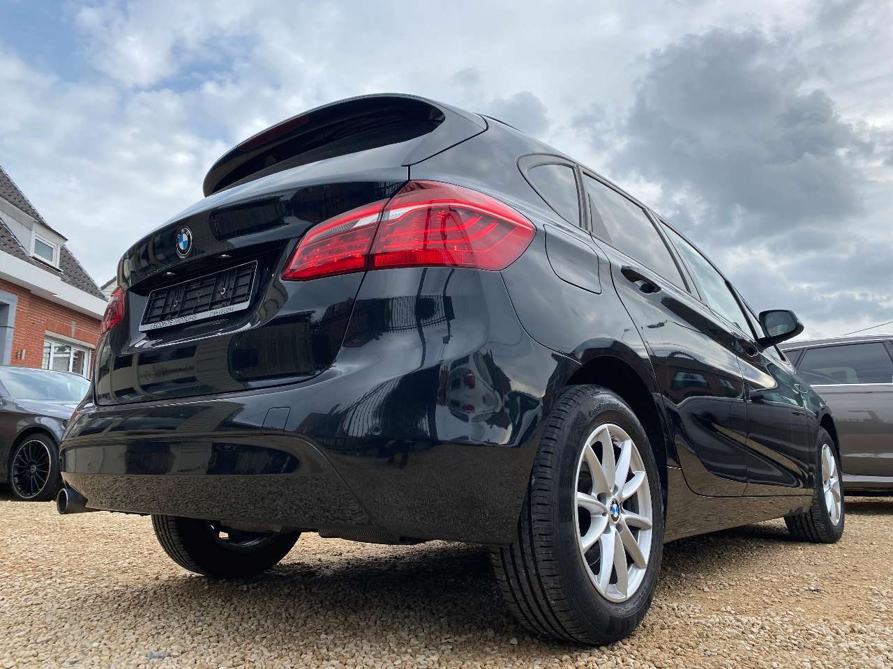 Leconte Motors -  BMW 216