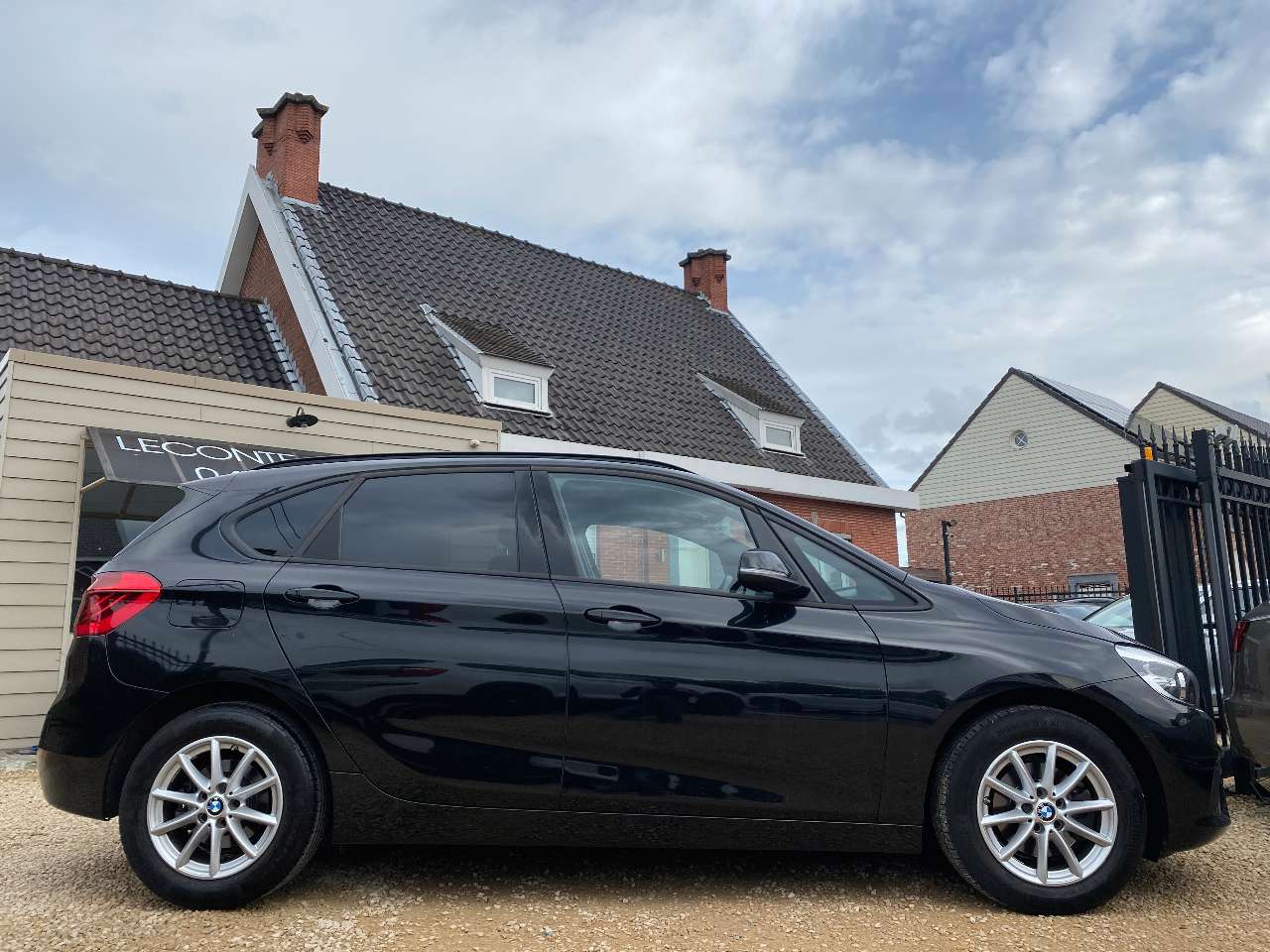 Leconte Motors -  BMW 216