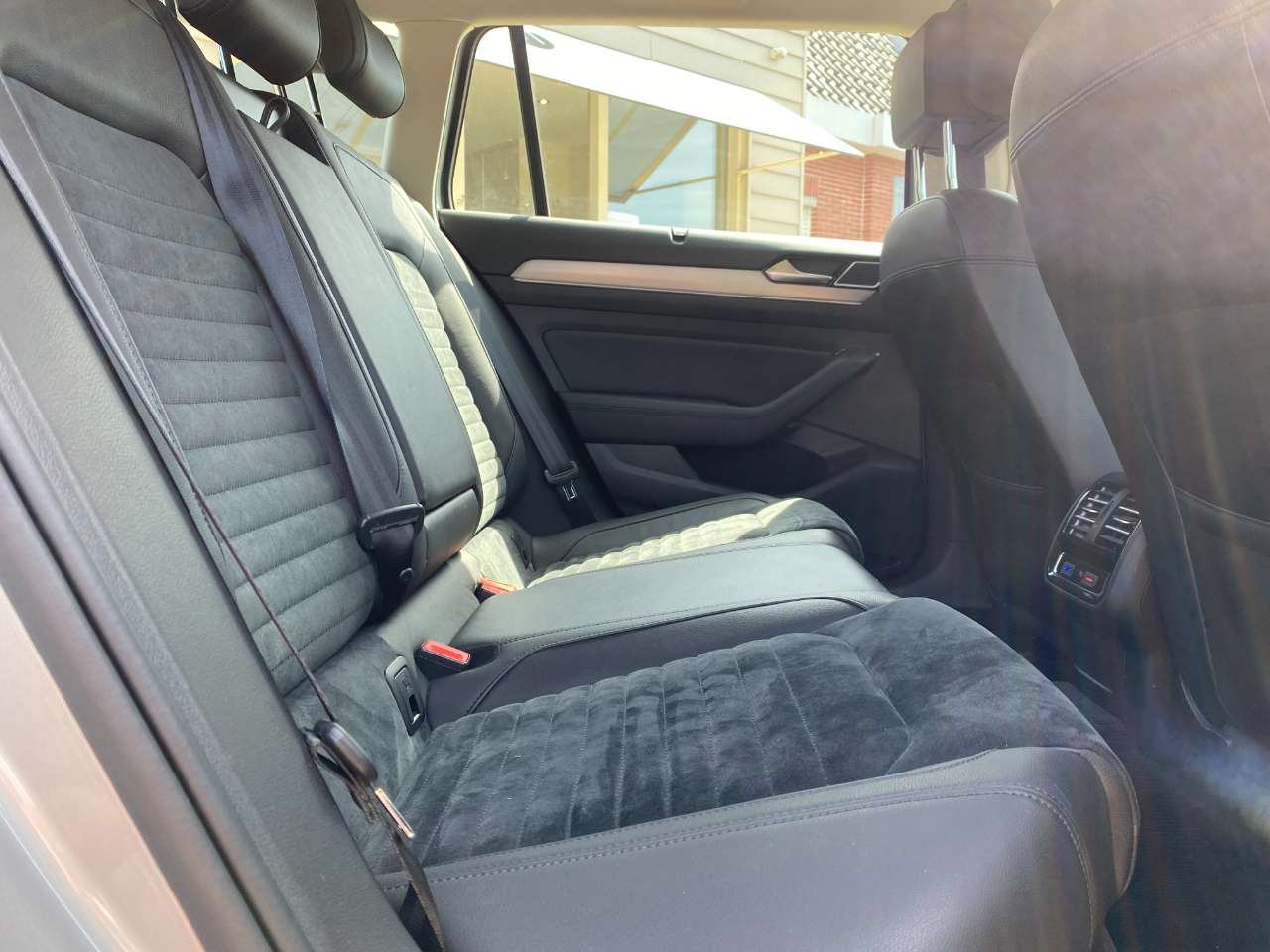 Leconte Motors -  Volkswagen Passat Variant