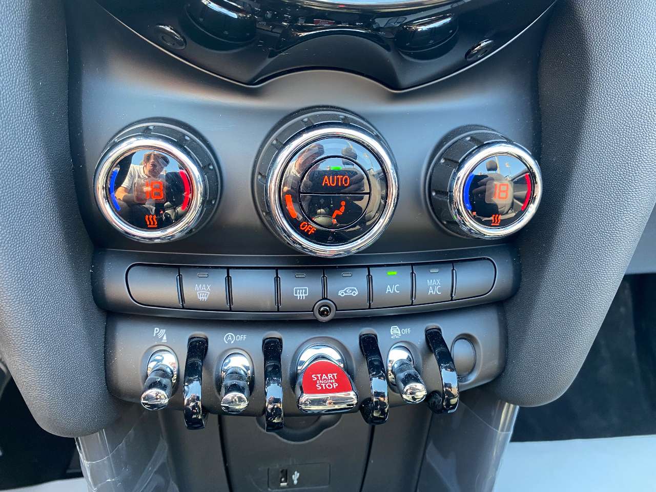 Leconte Motors -  MINI Cooper Cabrio