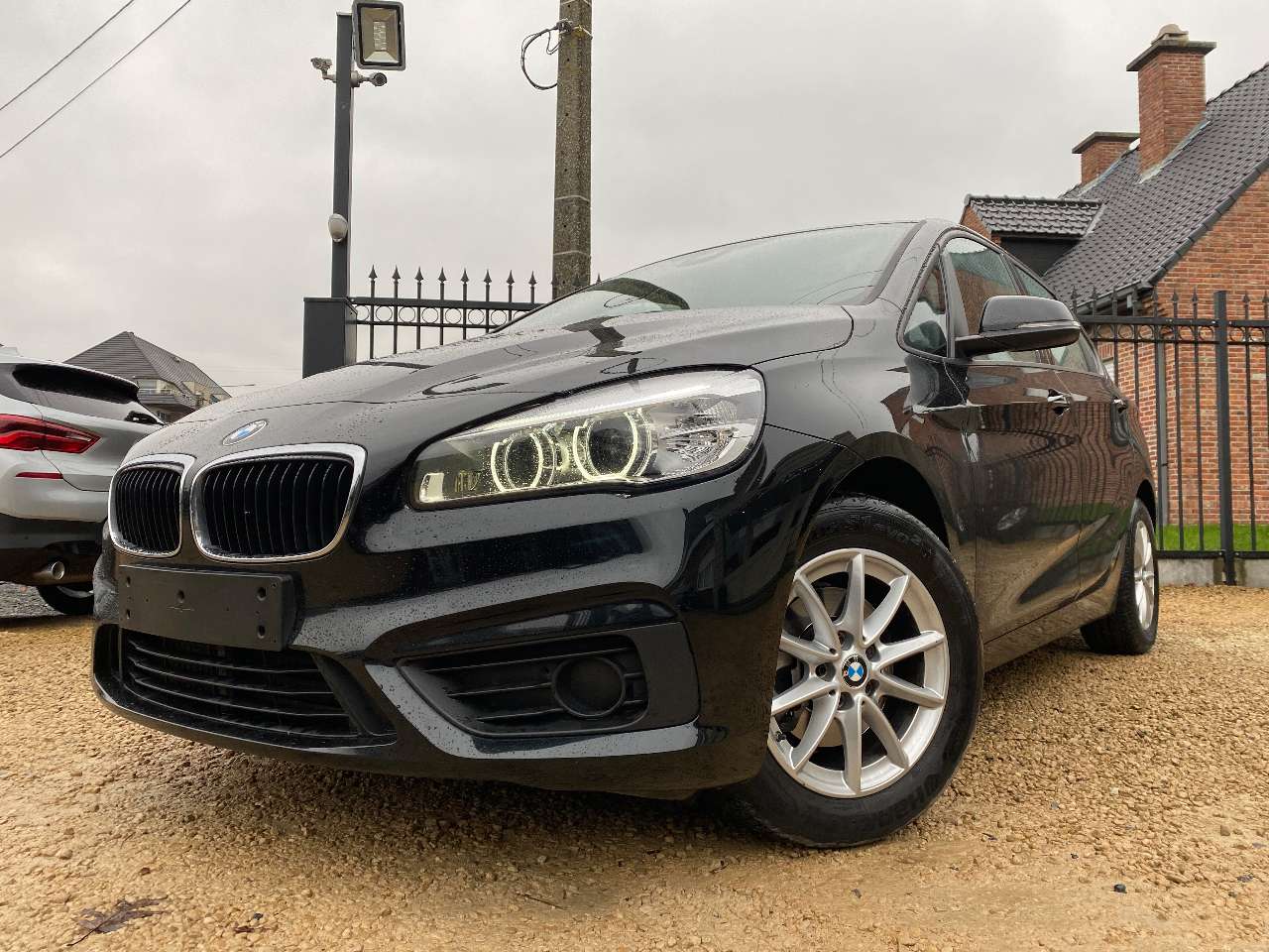 Leconte Motors -  BMW 216