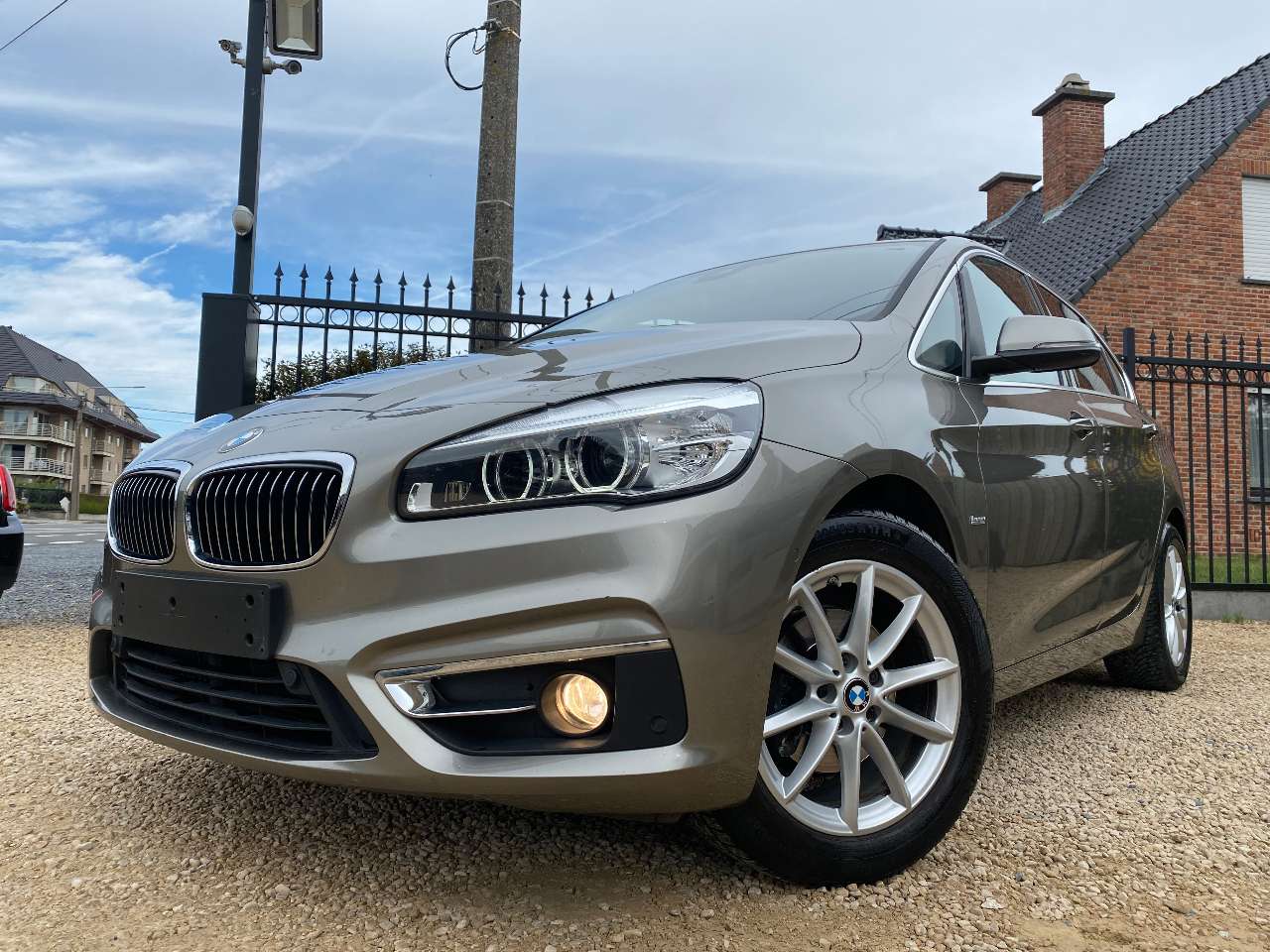 Leconte Motors -  BMW 216