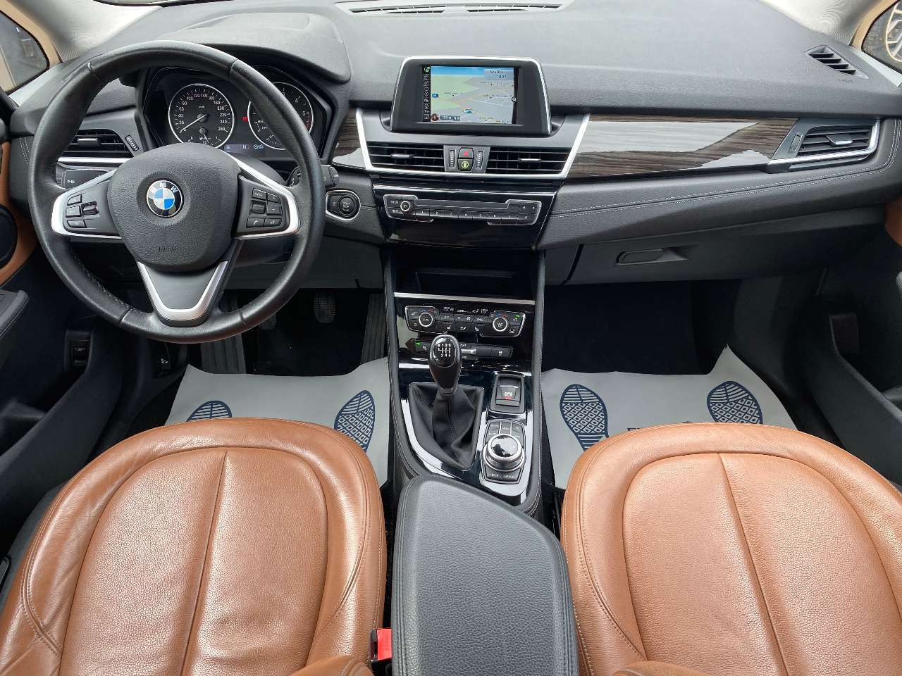 Leconte Motors -  BMW 216