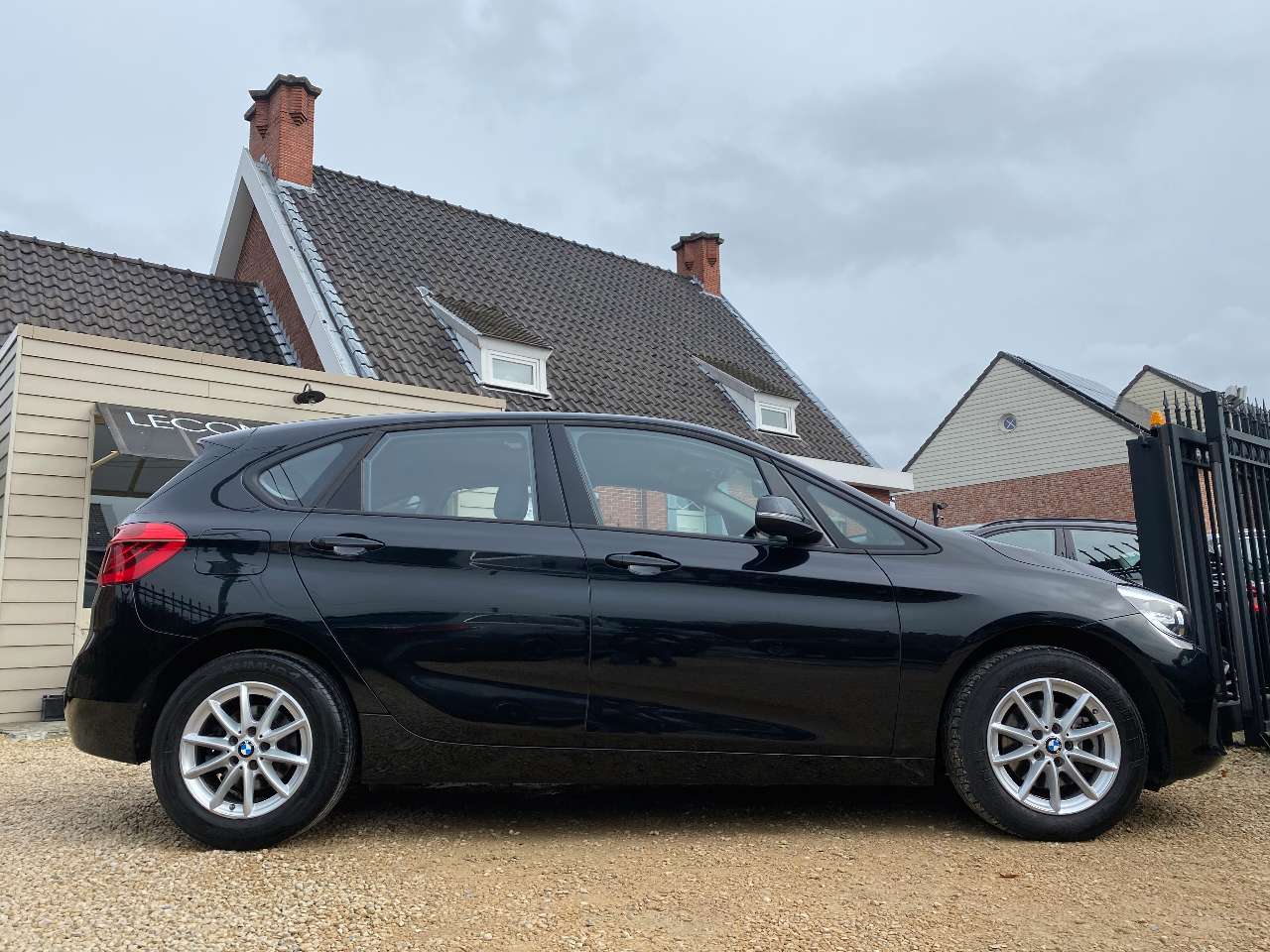 Leconte Motors -  BMW 216